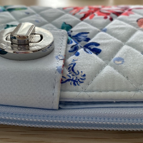 Vera Bradley quilted large blue wallet - Picture 7 of 9